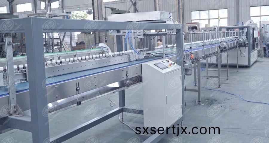 全自動一片式裝(zhuang)箱(xiang)機(ji)-4